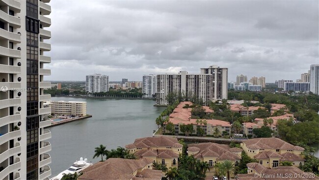 Foto del edificio - 1000 E Island Blvd
