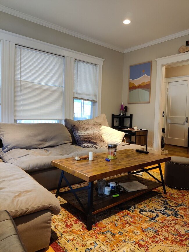 Building Photo - No brokers fee, Large Recently Renovated Unit, Free Laundry, Parking Included, Stainless Steel Ap...