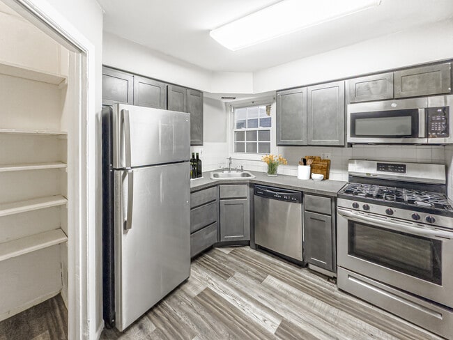 Foto del edificio - Brick Estates Apartment Homes