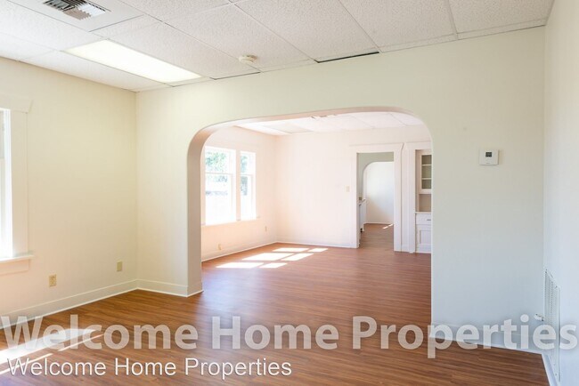 Building Photo - 512 S College Ave