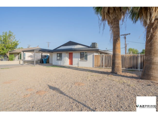 Building Photo - Discover this inviting 3/2 Phoenix House P...