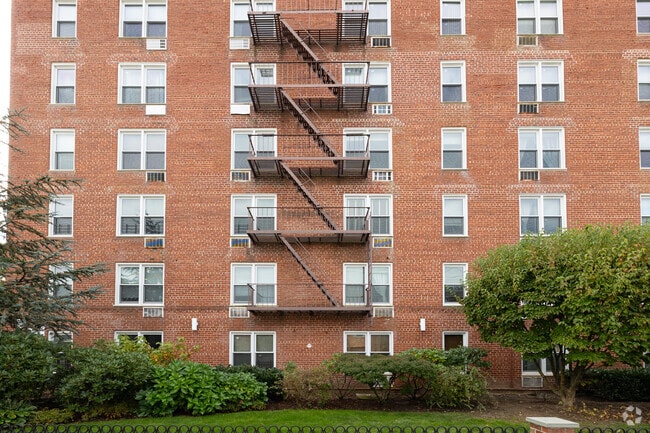 Building Photo - The Michelle