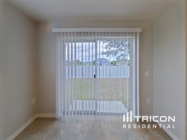 Foto del edificio - 1818 Bering Rd