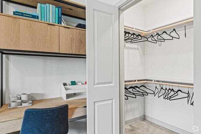 2BR, 2BA - 1,177SF - Closet - Strata