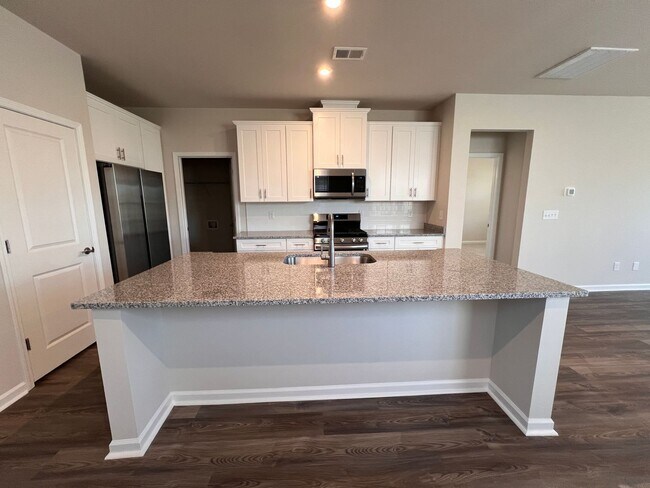 Building Photo - 820 Justify Lp