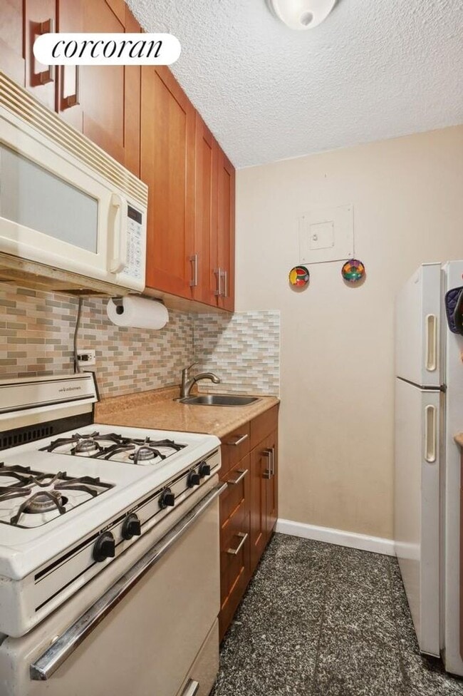 Building Photo - 39-60 54th Street B3