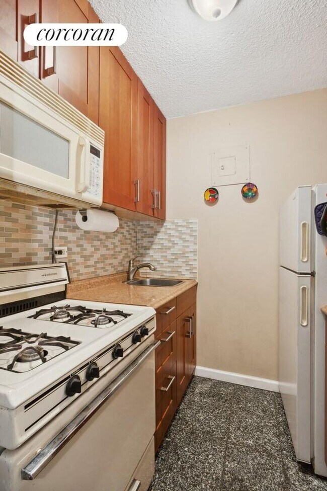 Foto del edificio - 39-60 54th Street B3