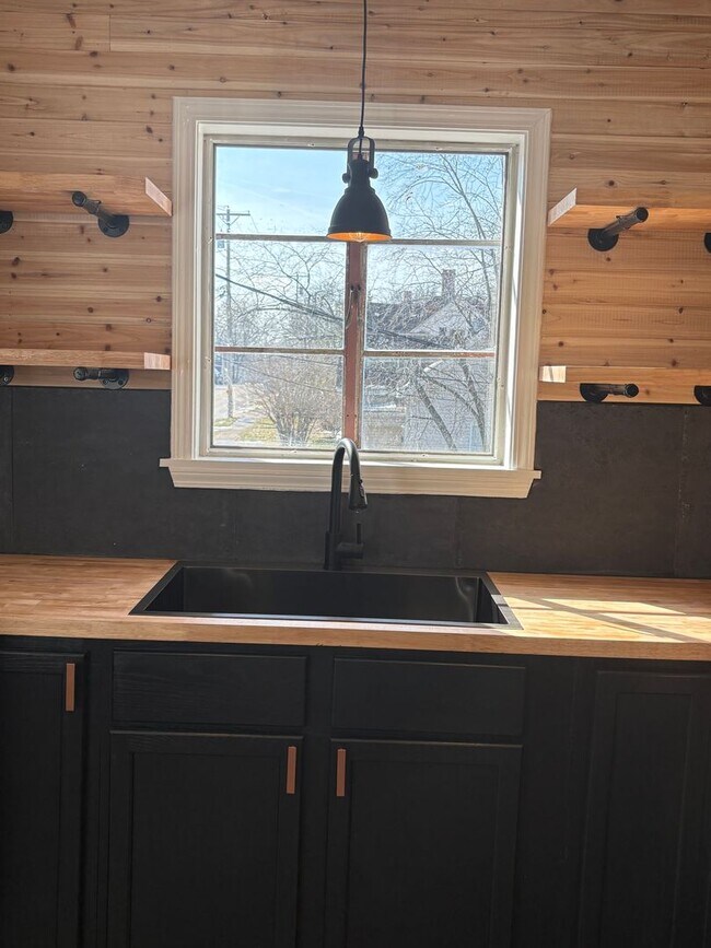 Foto del edificio - 502 W Lexington Ave