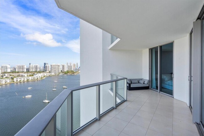 Foto del edificio - 17301 Biscayne Blvd