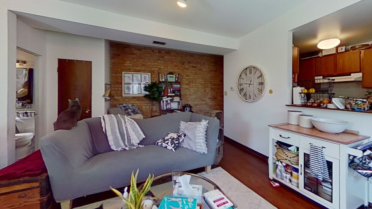 Foto principal - 1315 W Addison St