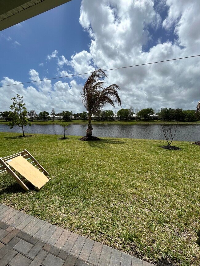 Foto del edificio - 12808 SW Eleanor Dr