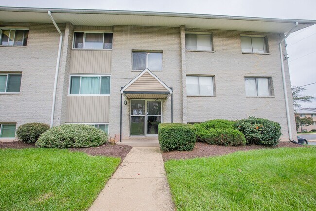 Building Photo - Lovely 2 BR/1 BA Condo in New Carrolton!