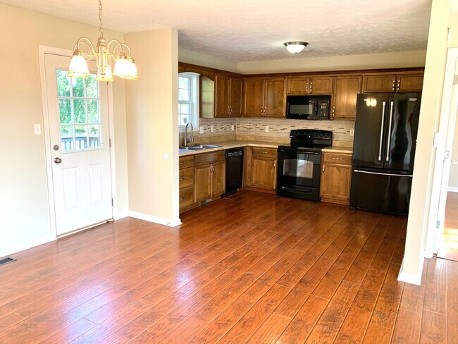 Foto del edificio - 3425 Foxrun Ln