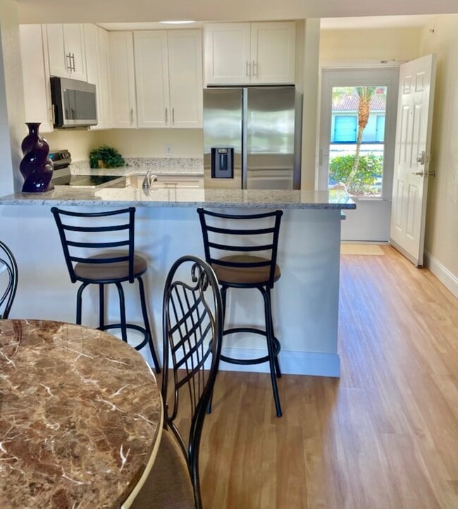 Foto del edificio - 8264 Key Royal Cir