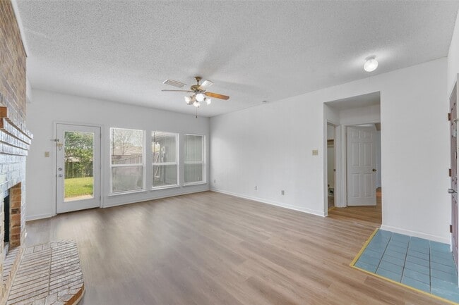 Building Photo - 2600 Waterloo Ln