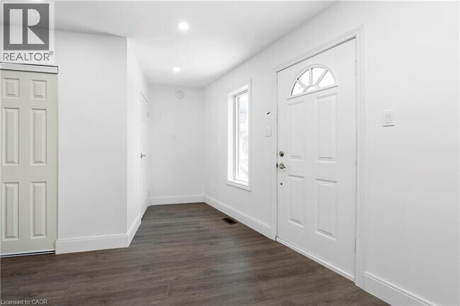 Photo du bâtiment - 1498 Paddington Ct