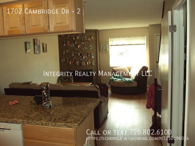 Foto del edificio - 1702 Cambridge Dr