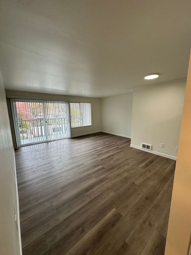 Interior Photo - Golden Inca Apartments