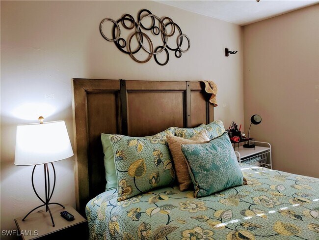 Building Photo - 6 Aztec Lily Ln