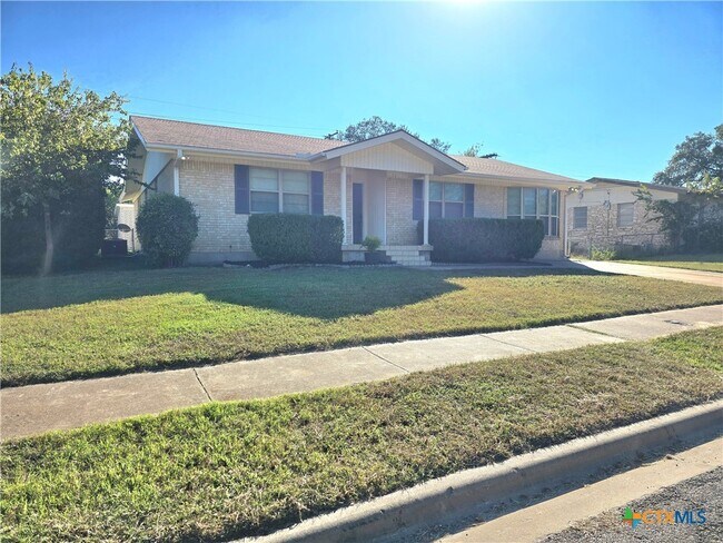 Foto del edificio - 1204 Amthor Ave