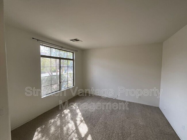 Building Photo - 192 W Mahogany Pl