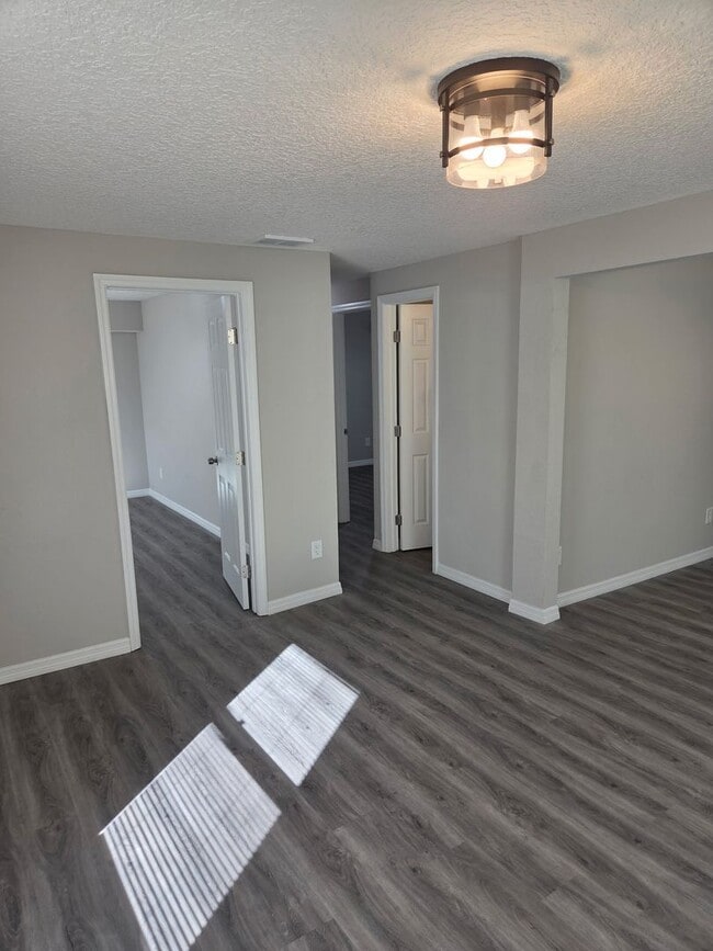 Building Photo - Cozy 3 bedroom 2 bath home in quiet neighborhood