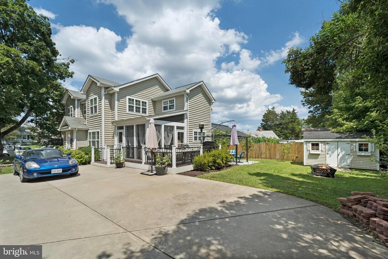 Primary Photo - 3111 Hall Ct