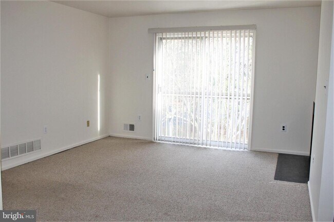 Foto del edificio - 38 Juniper Ct