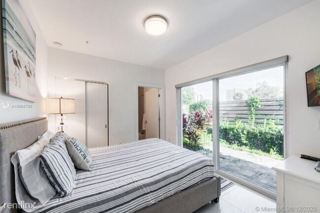 Foto del edificio - 4 br, 3 bath Townhome - 1343 N Ocean Blvd