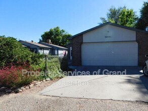 Building Photo - 3045 1/2 Stoneybrook Ln