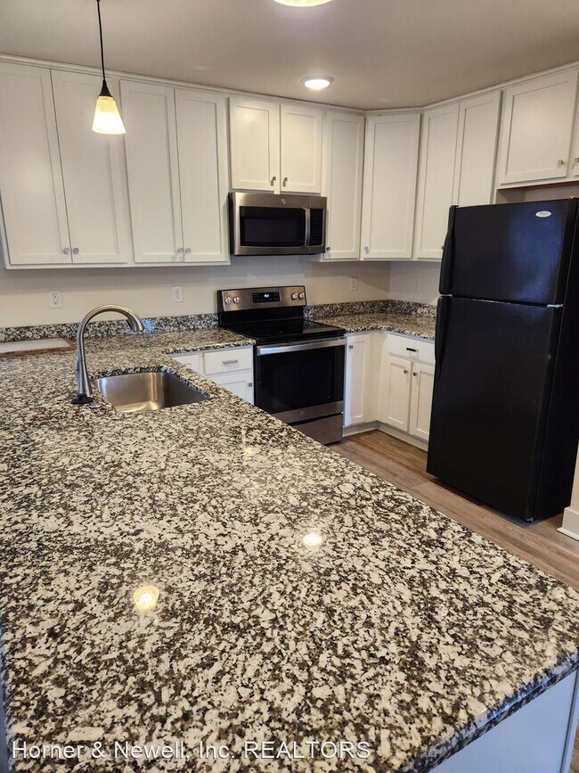 Building Photo - 3 br, 2.5 bath House - 704 4th Street