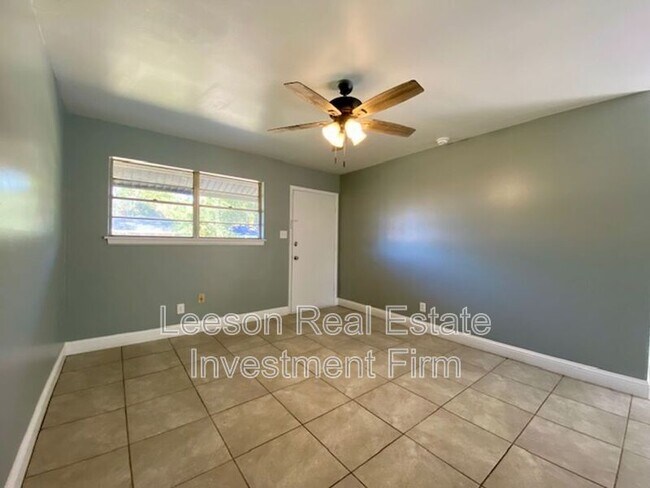 Foto del edificio - 3437 Red Bud Ln