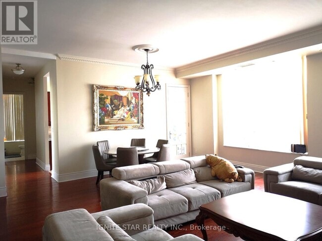 Photo du bâtiment - 3880 Duke of York Blvd