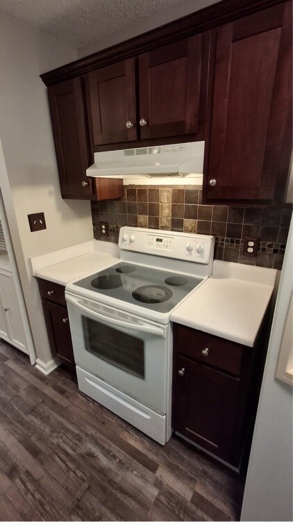 Building Photo - 205 Buffalo Creek Dr