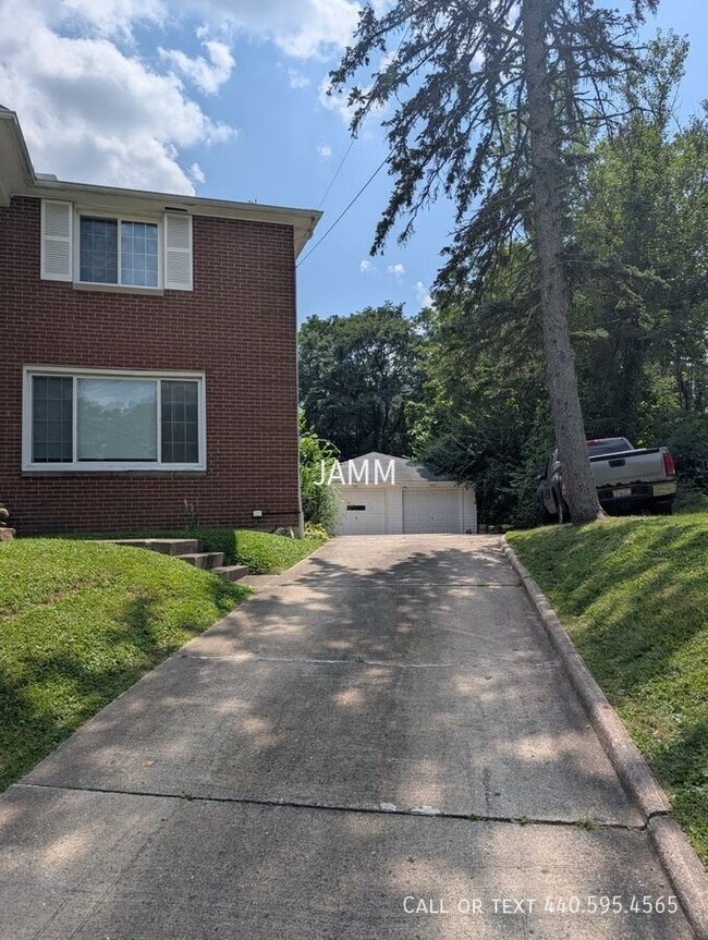 Building Photo - 8983 Highland Dr