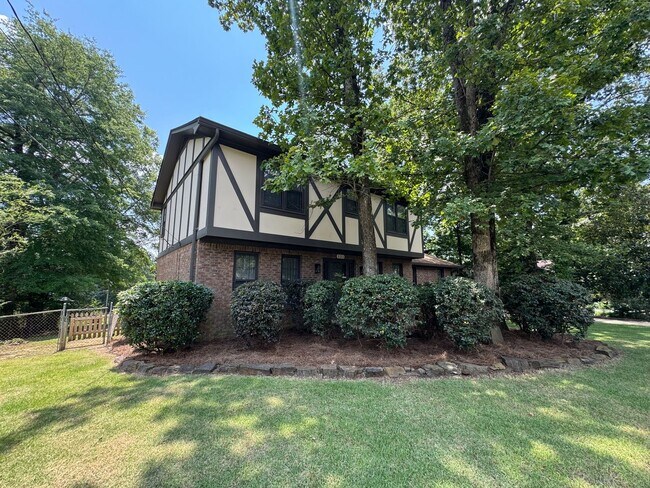 Foto del edificio - Renovated 3/2.5 House in Chieftain Hills- ...