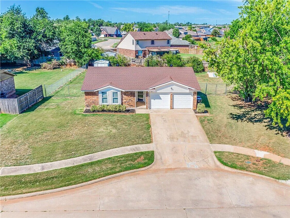 Primary Photo - Beautiful 3 Bed 2 Bath Home in Heart Of Mo...