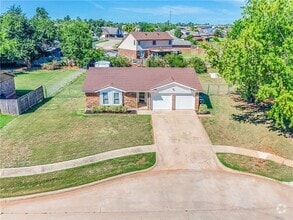 Building Photo - 813 Ramblin Oaks Dr