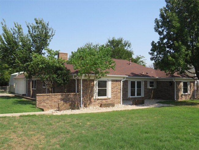 Photo - 3316 Darby Ln House