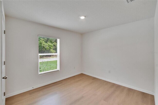 Building Photo - 10392 Sheffield Rd