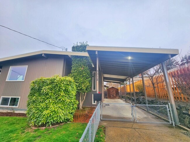 Photo - Beautiful 4 Bed 3 Bath Spacious Home in Re...