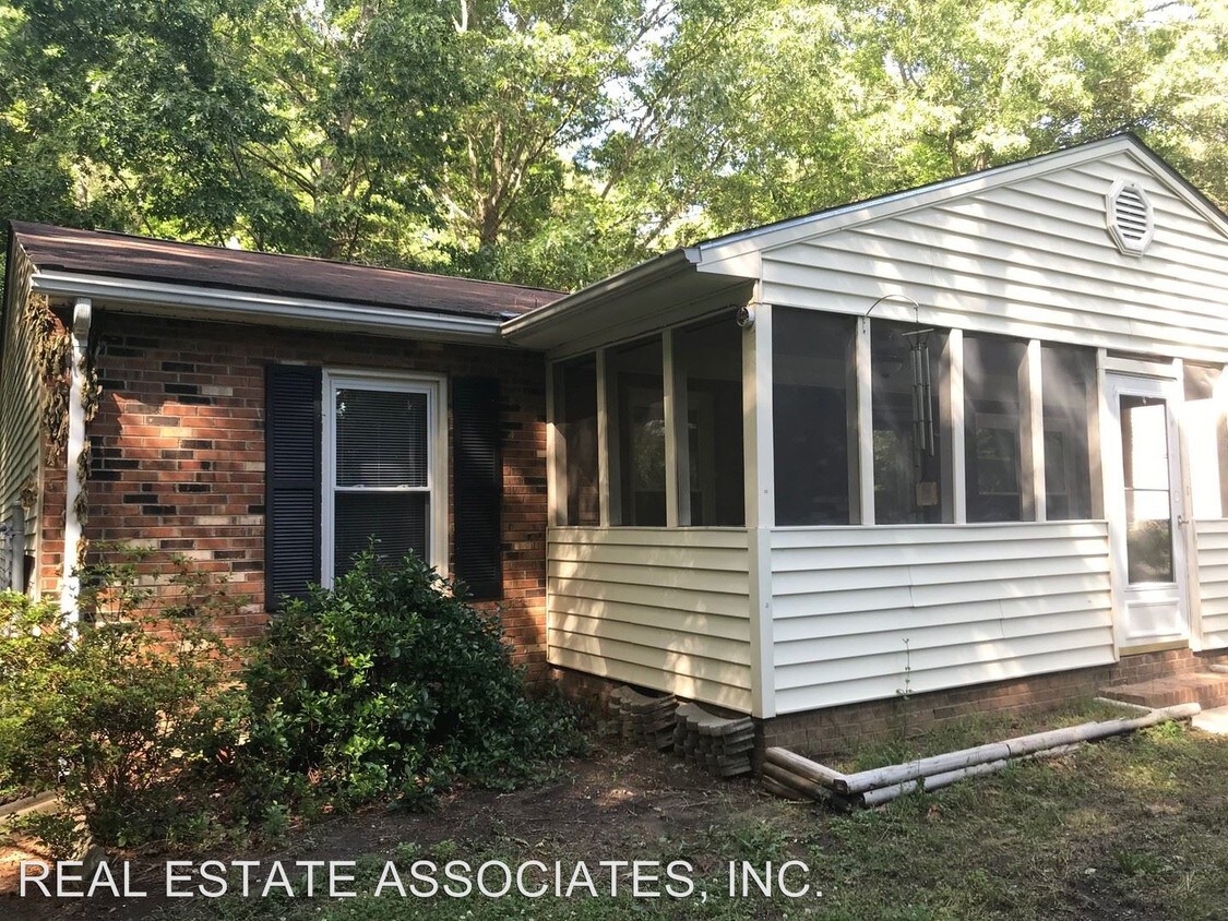 Primary Photo - 3 br, 1 bath House - 2704 Demille Street