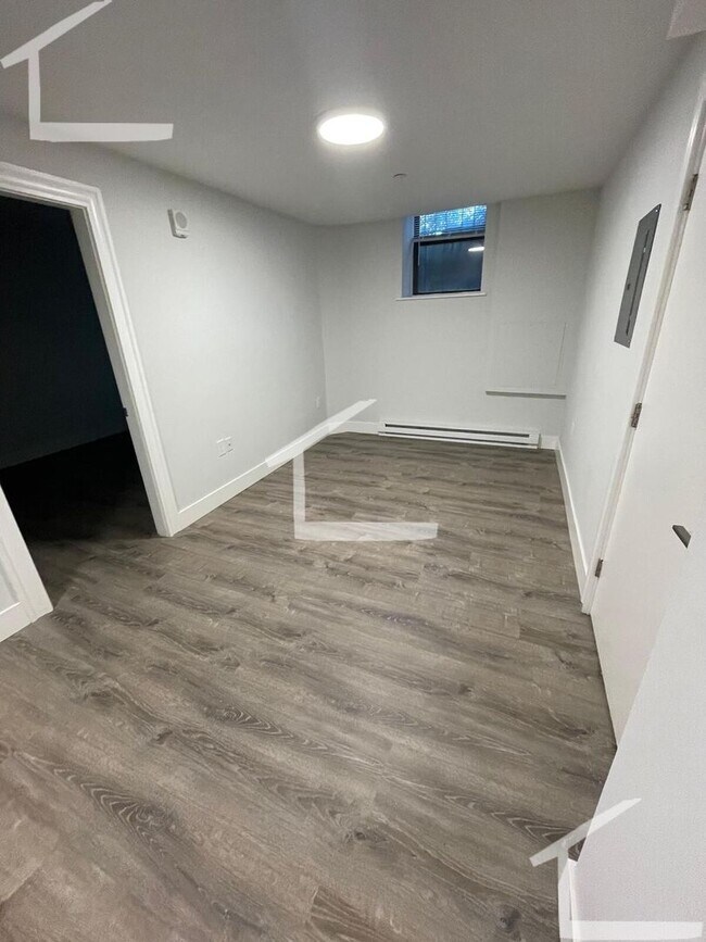 Foto del edificio - Central Fenway Location, In-Unit Washer an...