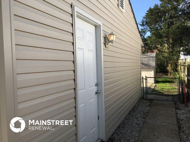 Building Photo - 27 Steeplechase Dr