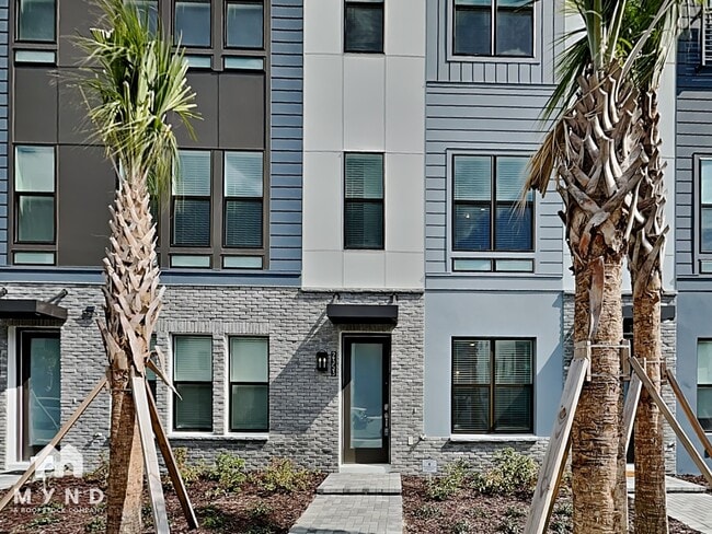 Building Photo - 2353 Brix St