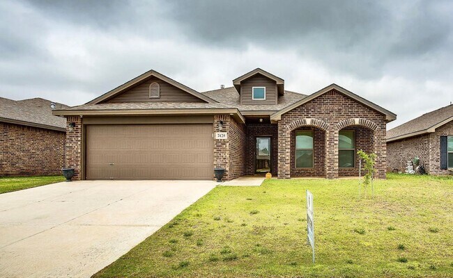 Building Photo - Newer 3 bedroom 2 bathroom house in Frensh...