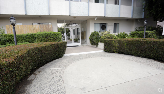 Foto del edificio - 4477 Colbath Ave
