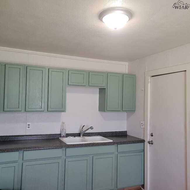 Building Photo - 1138 Covington St