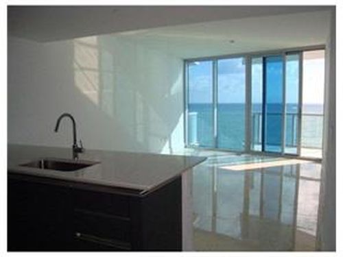 Foto del edificio - 17001 Collins Ave