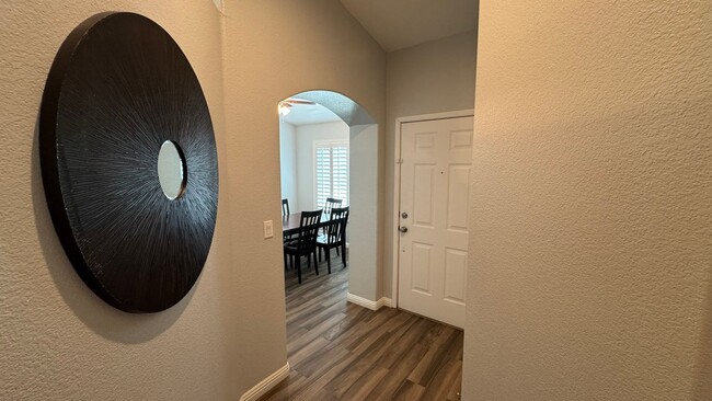 Building Photo - Upscale Fully Furnished Executive HOME